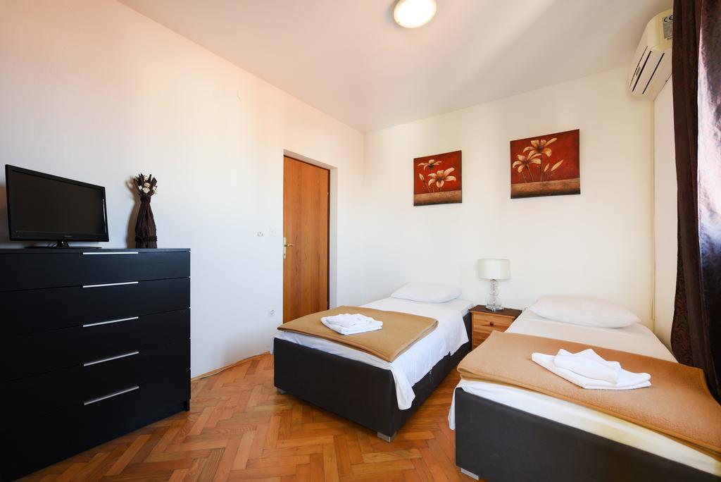 Appartement And Diana *