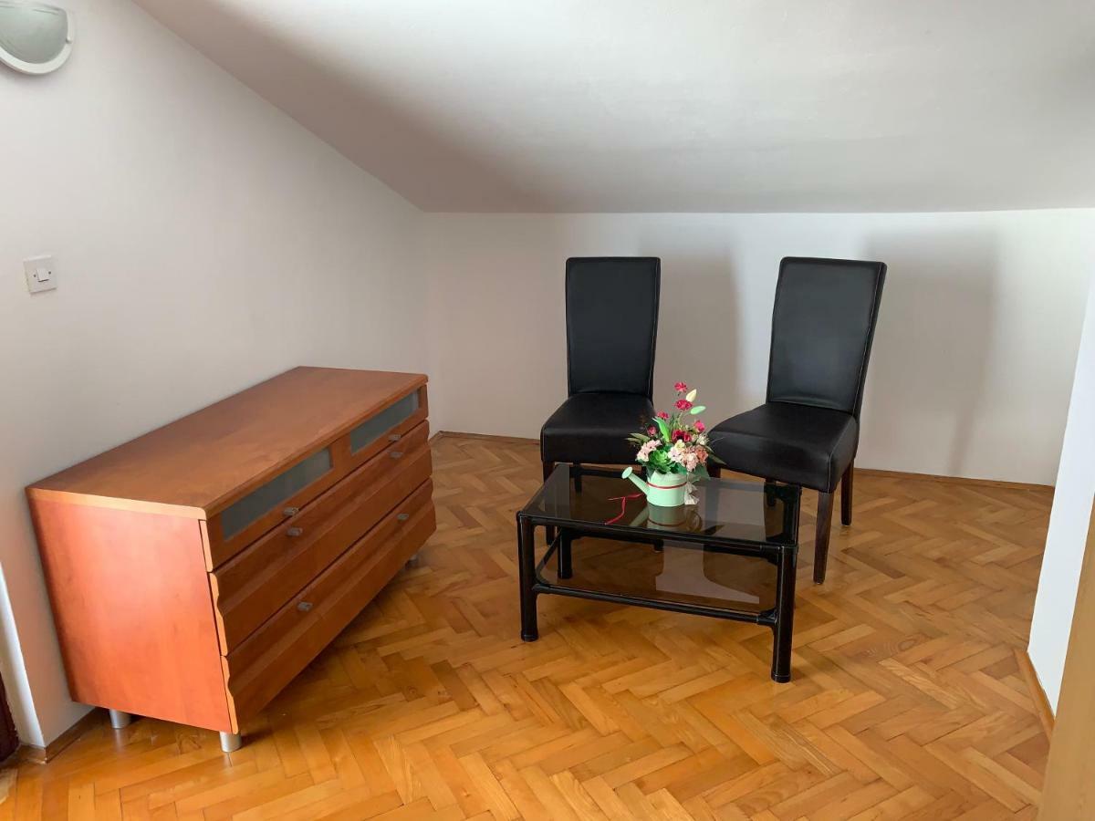 Appartement And Diana *